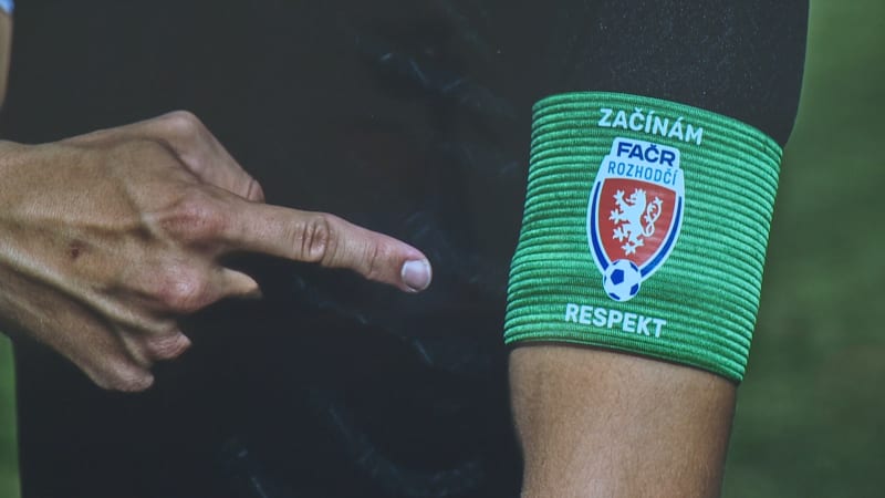 Fotbalový skandál: Trenér škrtil v Meziboří rozhodčího, kvůli hromadné rvačce přijeli policisté
