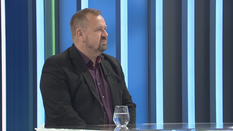 Boj o pultík? Šarvátka pro kamery a nechutný pokus o získání bodů v kampani, míní Fischer