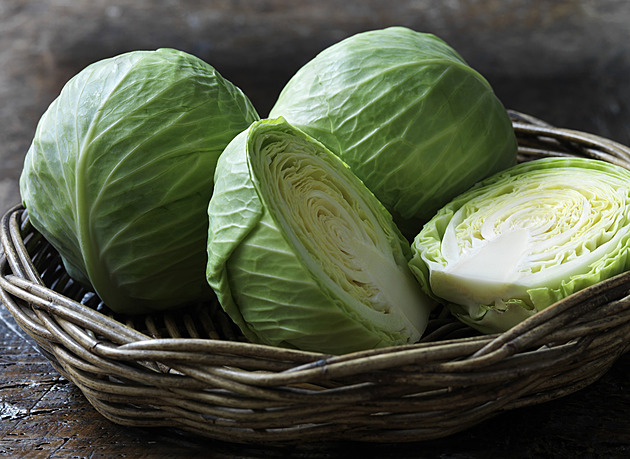 Zdánlivě obyčejné zelí. Skvěle chutná, je cenově dostupné a prospívá zdraví