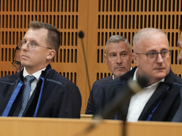 Hlavní líčení v kauze Dozimetr: Redl předal soudci obálku, obžalobu čtou přes hodinu