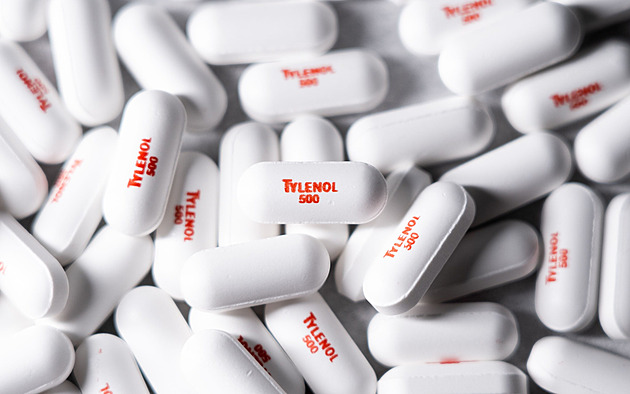 Nejsou jasné důkazy, že paracetamol působí autismus, reaguje WHO na Trumpa
