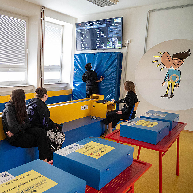 Ocitnou se v pyramidě, rozeberou motor. Školy zavádějí simulátory či virtuální realitu