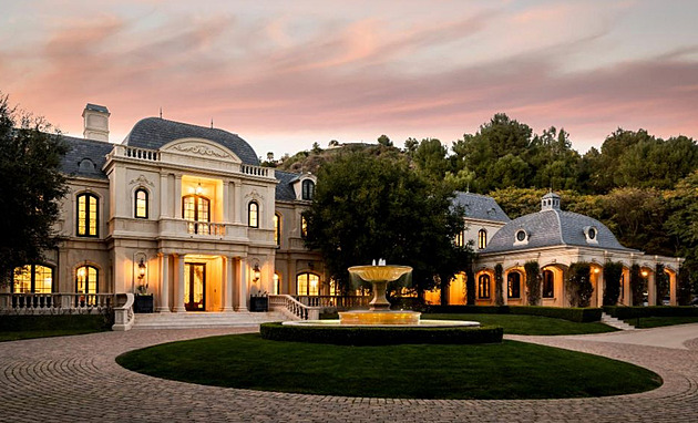 Paris Hiltonová má nový dům s 20 koupelnami a 12 ložnicemi. Podívejte se