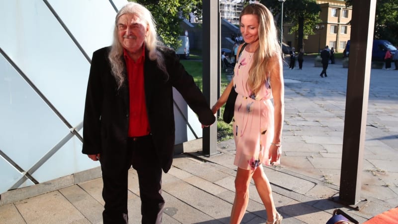 Ringo Čech randí s o 37 let mladší kráskou. Žena musí být trochu mrcha, popsal svůj ideál