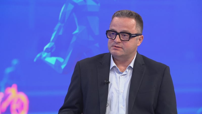 Piráti nepolevují a přebírají voliče Spolu, říká Sochor. Co stojí za vzestupem Motoristů?