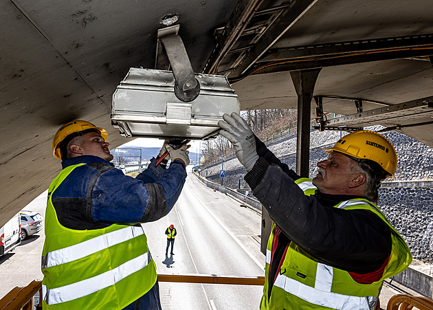 Práce v tunelech opět uzavřou D8 před Německem, řidiči je pak projedou rychleji