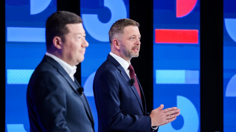 Jste český Don Corleone, vpálil Okamura Rakušanovi. A vy srab a oslík, reagoval ministr