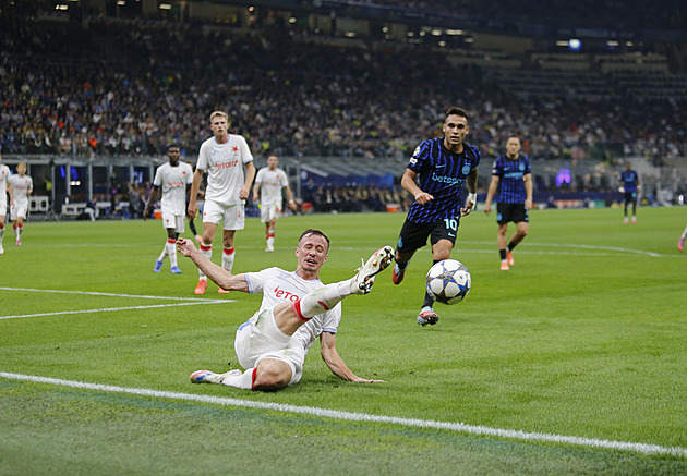 Odjíždíme se vztyčenou hlavou, říká obránce Vlček. Chválil fanoušky Slavie