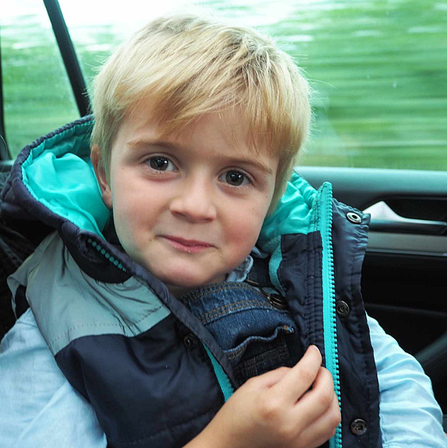 Willík bojuje o šanci na lepší život. Drahá léčba přibrzdí vzácnou nemoc