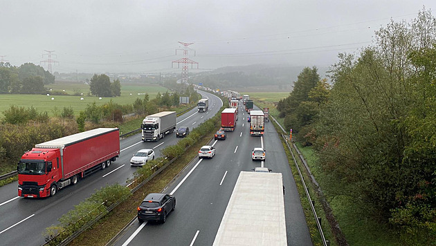 Dopravu v Rokycanech ochromila oprava Plzeňské ulice, řidiči stáli i na D5