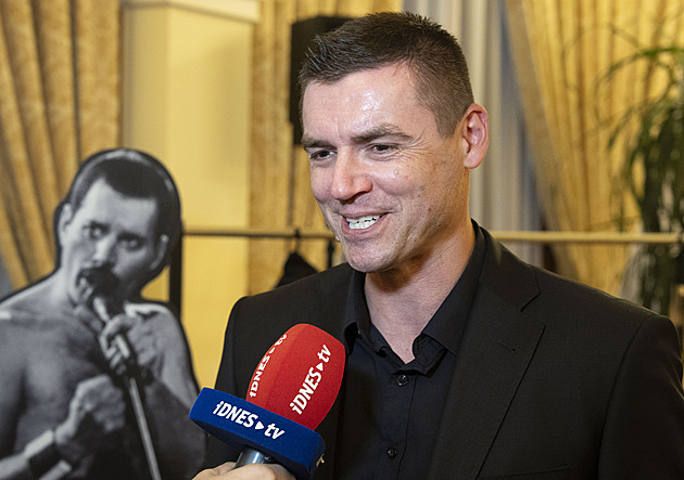 Pohltit Freddiem Mercurym. Výstava jeho předmětů nabídne nekompromisní zážitek