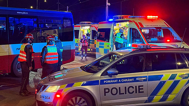 Dívka zkolabovala při vystupování z autobusu v Radějovicích, museli ji oživovat