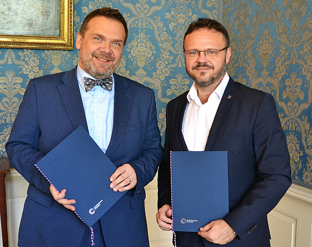 Ministr kultury a ředitel rozhlasu podepsali memorandum o veřejné službě