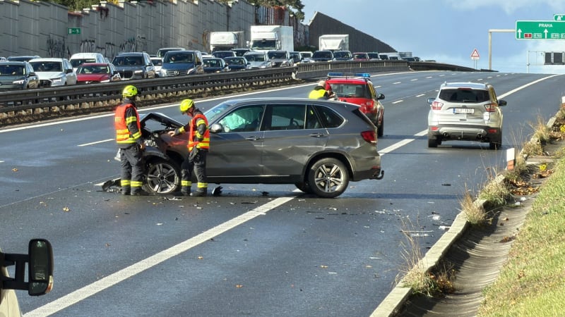 Smutná dohra nehody na D1 u Prahy. Dítě svým zraněním v nemocnici podlehlo