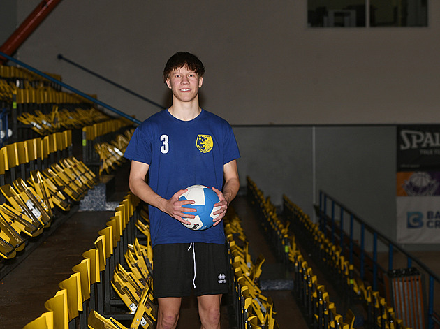 Zobák řídí mazáky. V patnácti je Jelínek extraligovým rekordmanem a sní o Itálii