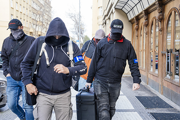 Někteří zadržení při razii ve VZP figurovali v Dozimetru, jde o zakázky za stamiliony