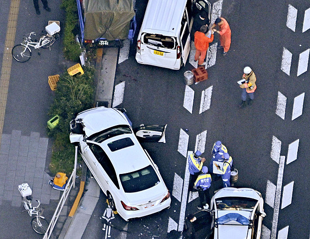 V Tokiu vjel řidič do lidí, jednoho člověka zabil. Z místa se pokusil uprchnout