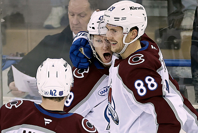 Nezastavitelný Nečas asistoval u tří gólů, Colorado v prodloužení zdolalo Rangers