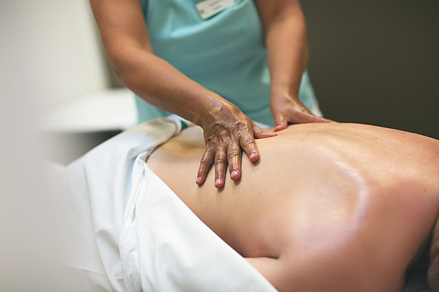 Bolest zad nemusí znamenat operaci. Lázně Teplice nabízejí účinnou pomoc