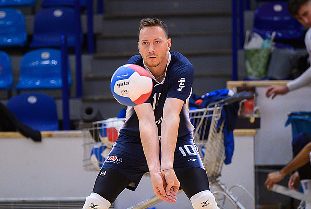 V naší hale bydlí vojáci. Volejbalista hrající v Izraeli o útocích i návratu do Česka