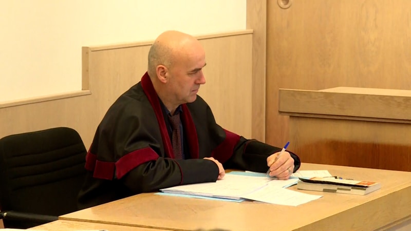 Středoškolačka se pokusila metanolem otrávit spolužáka. Smrtící nápoj ochutnaly i učitelky