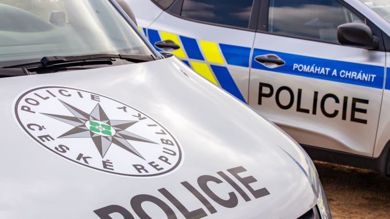 Pohřešovanou ženu z Kolína našli u benzínky. Policisté raději zavolali záchranku