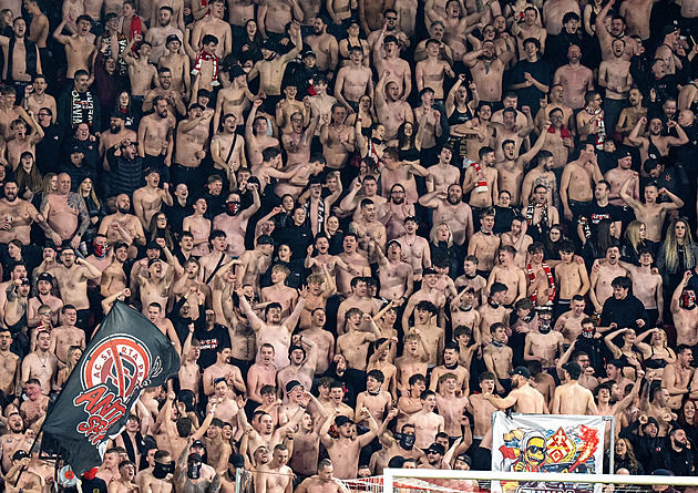 Potyčky hned u východu. Policie po derby Slavie se Spartou zadržela sedm lidí