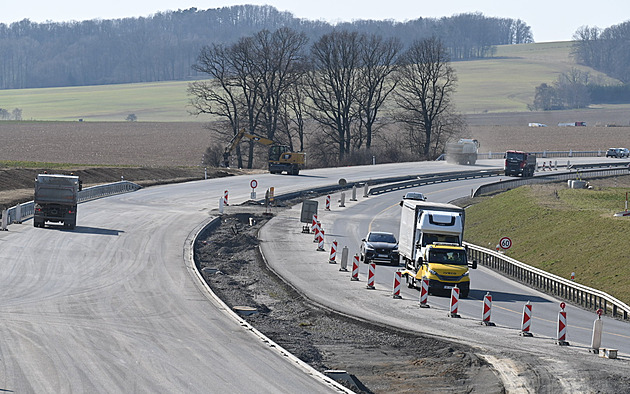 Silničáři dokončují Palačovskou spojku. Spojí tři kraje a uleví okolním obcím