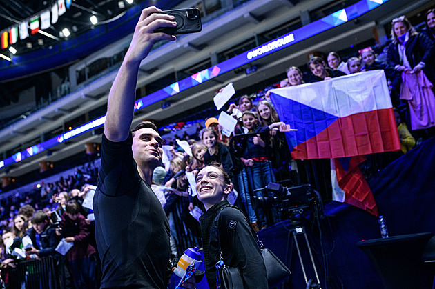 Nezvyk, všichni nám rozumějí! Češi se rozkoukávají na MS: Hlavně nastoupit včas