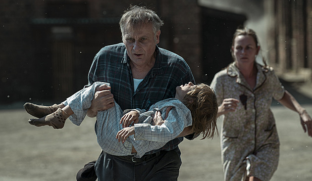 Hrály si v jedu, trávili je vlastní rodiče. Šokující příběh polských Olověných dětí