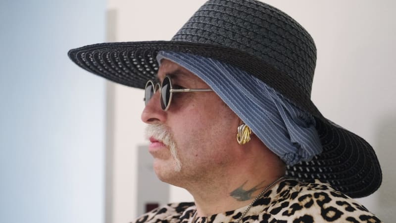 Česká policie dopadla německou neonacistku. Změnila si pohlaví, aby seděla v ženské věznici