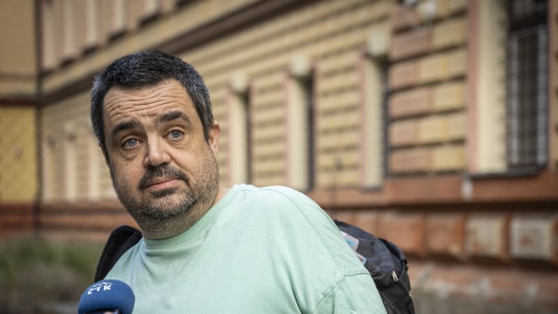 Facka Novotnému obletěla sítě: Zdechovský tepe vládu. Rány nelituju, říká kandidát Stačilo!