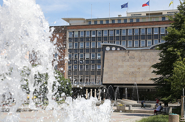 Milion ročně. V Ústí se dohadovali o penězích úředníků, nakonec přijali opatření