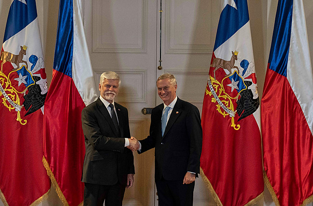 Pavel v Chile nechal svoje pero jako náhradu za to, které zmizelo v Klausově kapse