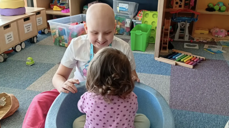 Krutý boj malé Izabelky: Čelí agresivní formě leukémie, měsíce je v nemocnici. Vznikla sbírka