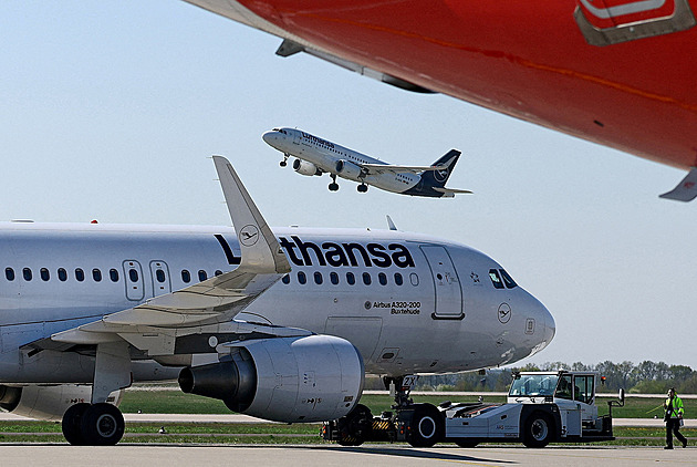 Lufthansa chystá kvůli palivu krizové scénáře. Přímé lety mohou mít mezipřistání