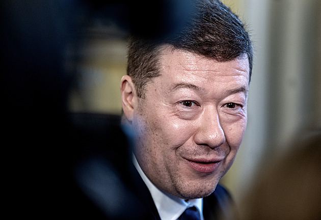 Přijetí podezřelého na ebolu kritizuje opět Okamura. USA samy zpřísnily pravidla, píše
