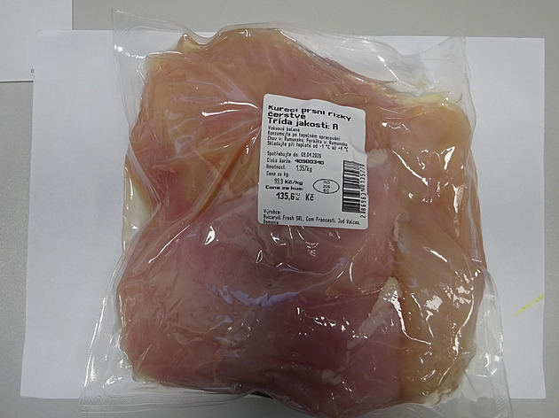 Inspekce našla v kuřecích řízcích salmonelu. Lidé mohou mít maso ještě doma