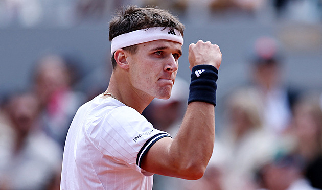Roland Garros ONLINE: Menšík v semifinále snížil na 1:2, ale ve čtvrté sadě opět ztrácí