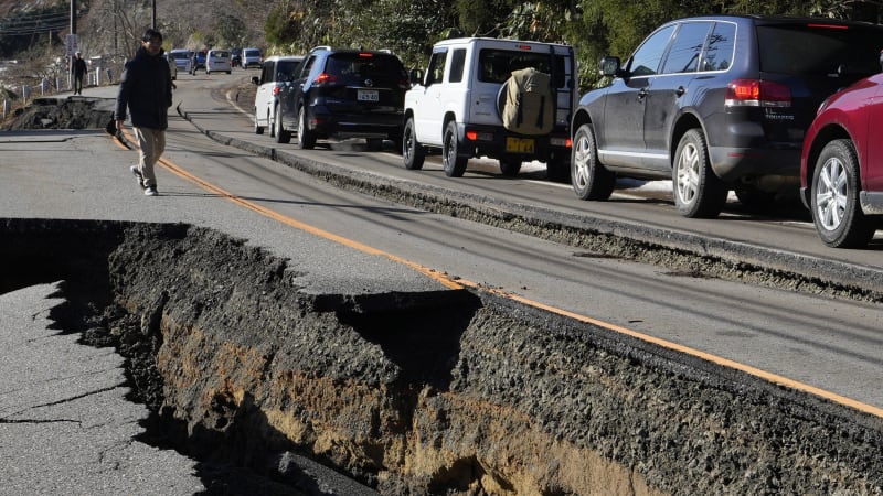 Silné zemětřesení zasáhlo Japonsko. Hrozí tsunami, varují úřady