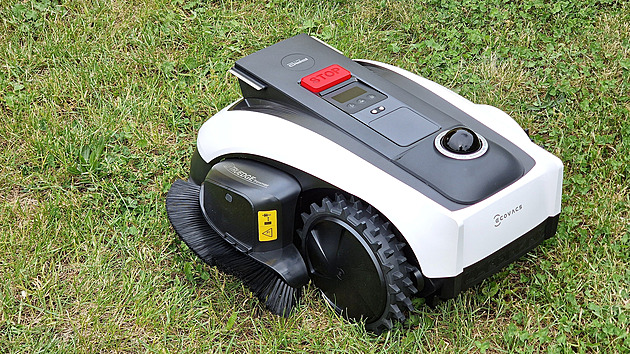 Uvázla na jablku, chránila plevel. Pro robosekačku musíte zahradu připravit