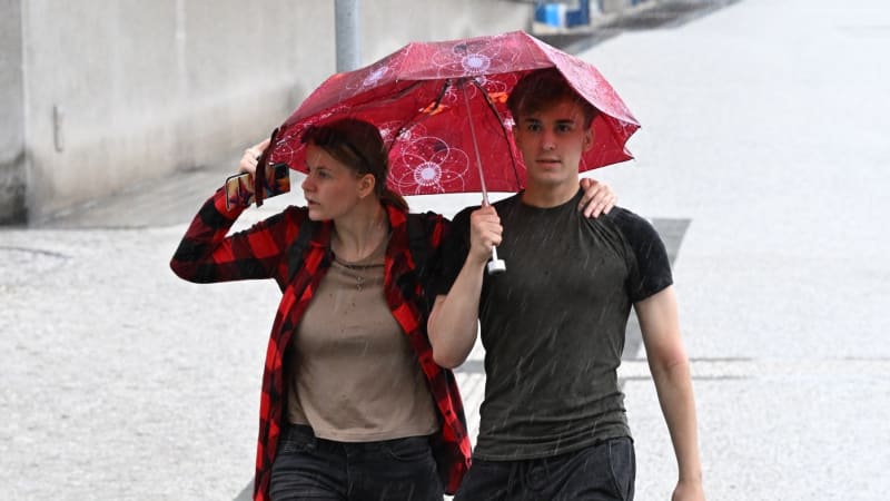 Sledujte RADAR: Přijde prudký obrat. Udeří bouřky a vrátí se tropy, pak se citelně ochladí