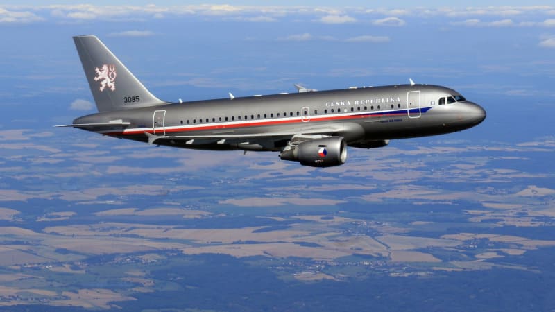 Vládní airbus se rozbil v Asii. Jsou to zoufale zastaralá a poruchová letadla, naříká člen mise