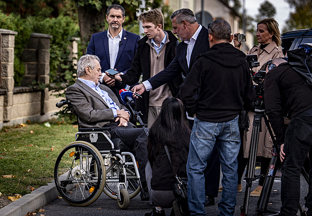 Volit nepůjdu, potvrdil Zeman. Prázdnou obálku považuje za zbytečné gesto