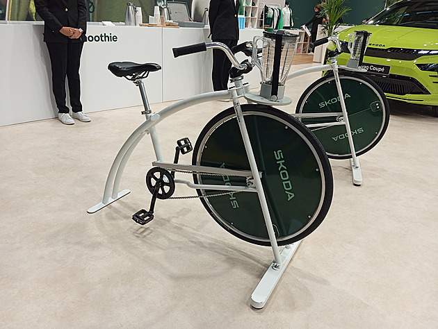 Největší vychytávku přivezla na autosalon do Paříže Škoda. Šlapací mixér